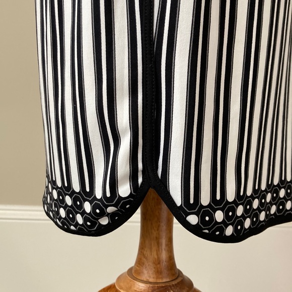 A Pea in the Pod comfortable polka dot dress - Picture 7 of 9